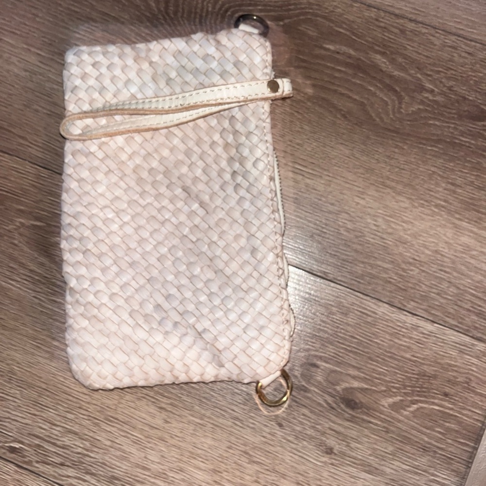 Vera pelle woven leather wristlet